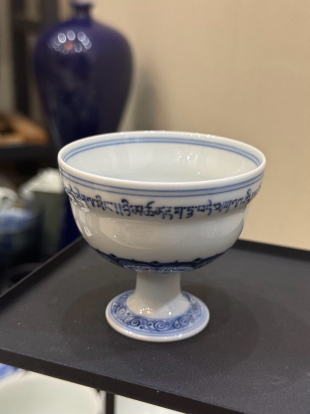 手绘青花小高足杯