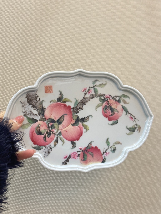 粉彩国画五桃壶承