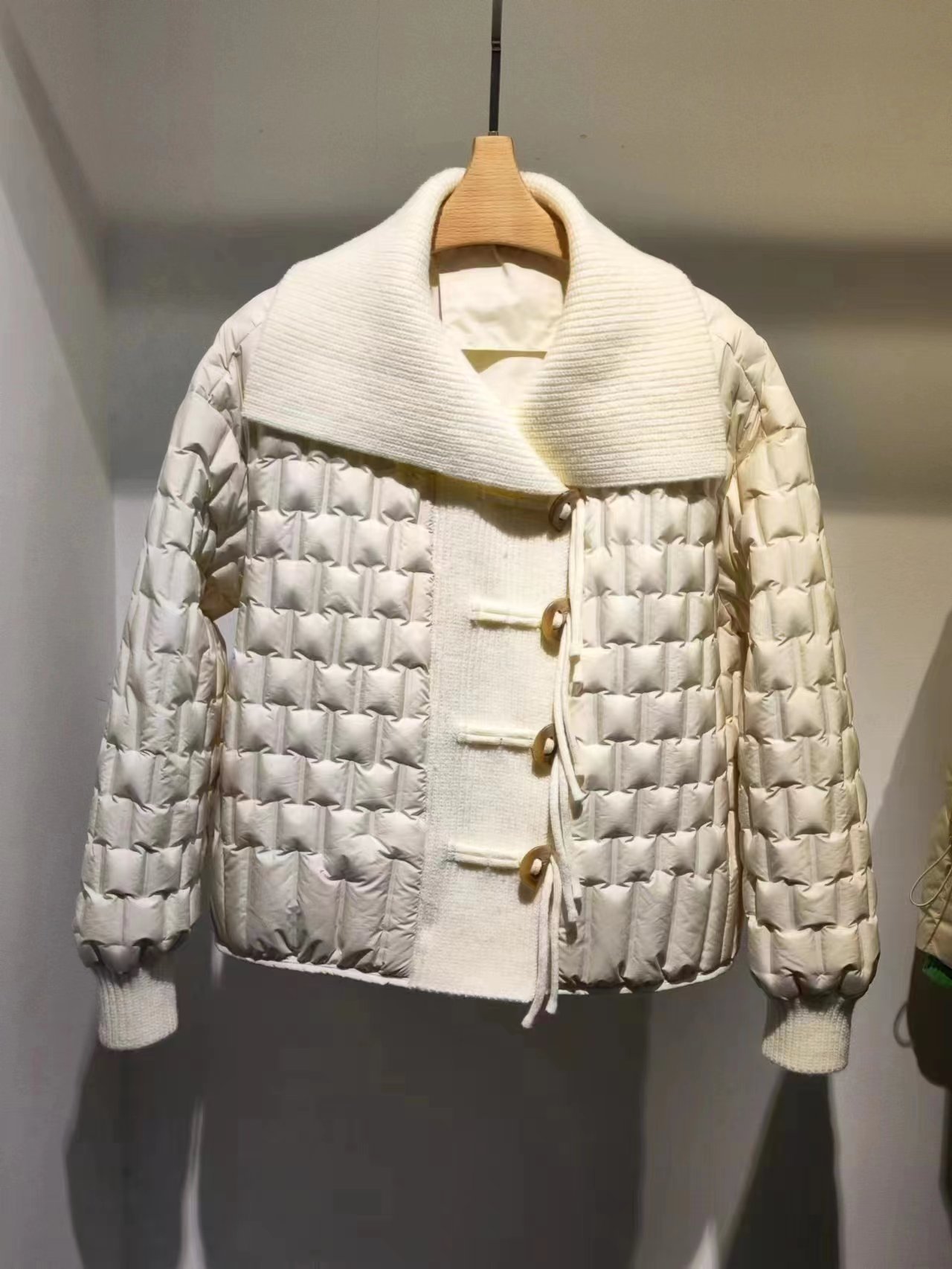 2023冬季新中式拼接牛角扣短款羽绒服90白鸭绒轻薄款【23ZB040】