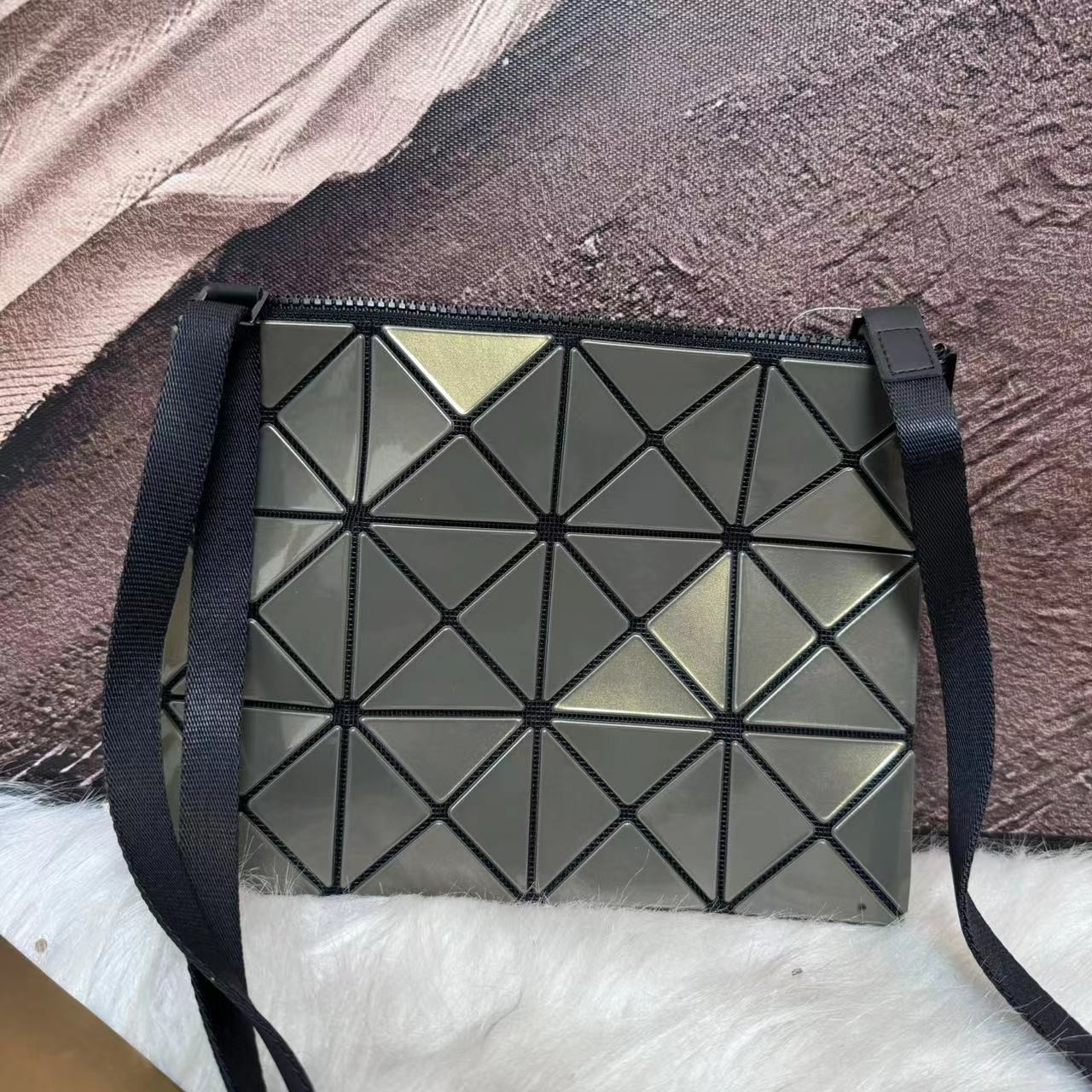 95新 Issey Miyake/三宅一生 /伊一/95/52522/单肩包/