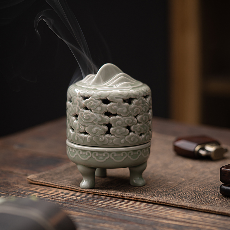 青瓷三足江山祥云香炉摆件创意高档陶瓷中式家用茶道禅意香熏炉