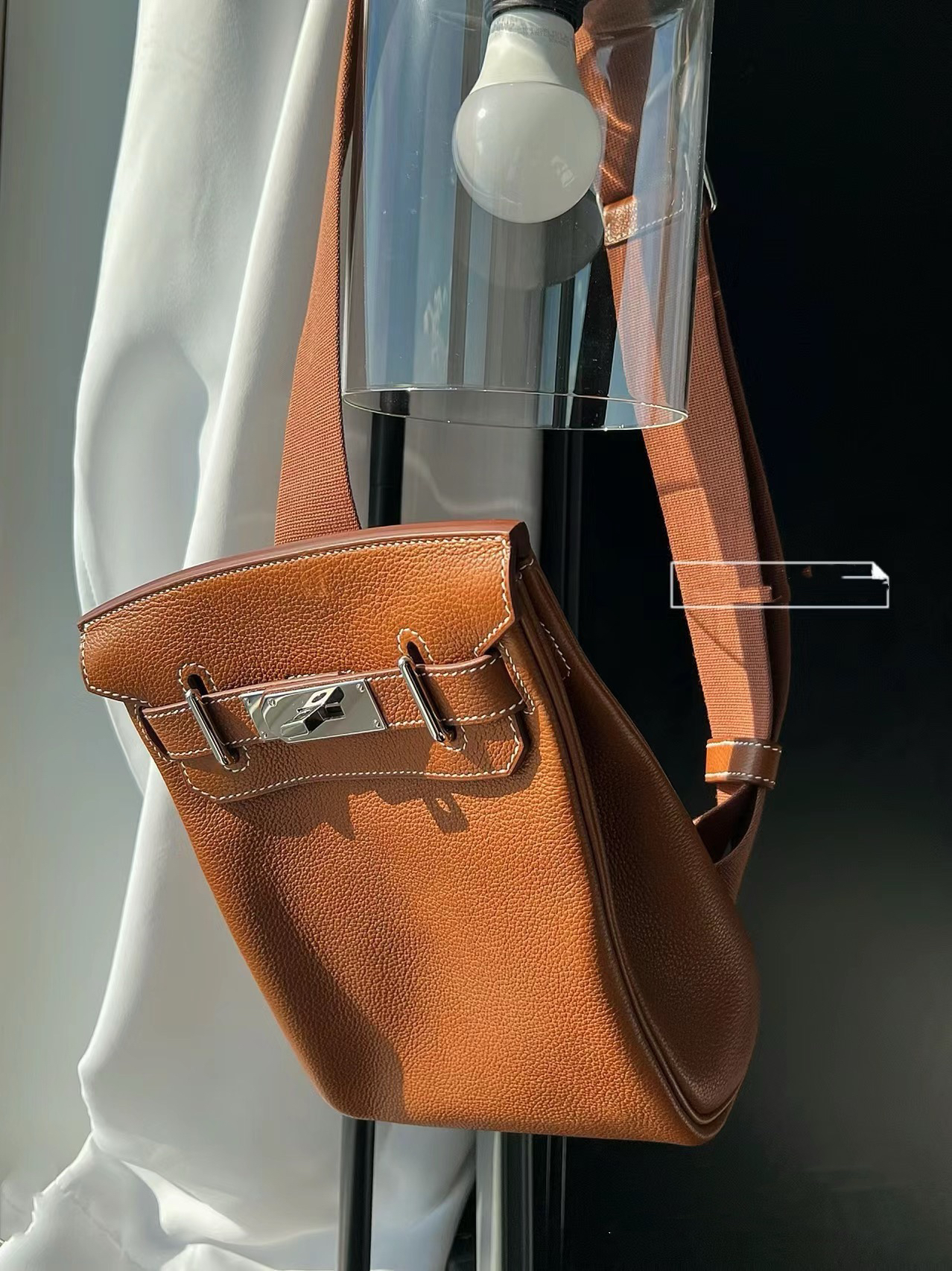 头层牛皮胸包Has a dos