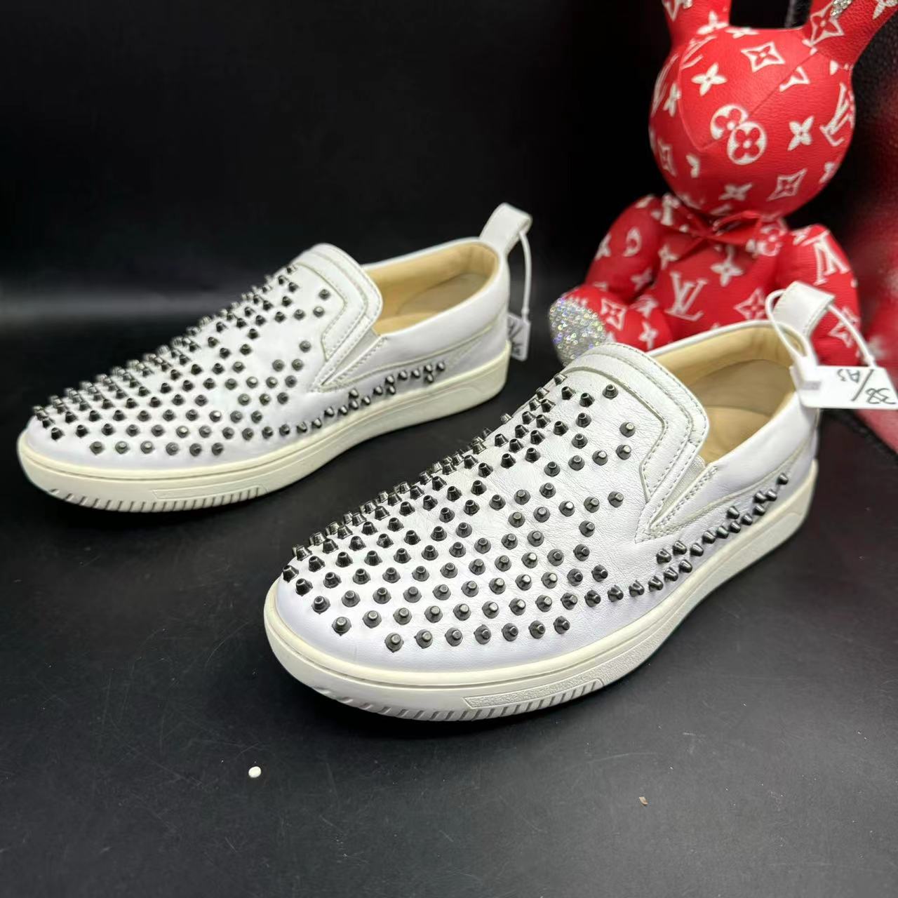 【147特惠】范思哲 经典白色一脚蹬镶钉款时尚舒适百搭38欧正品保证