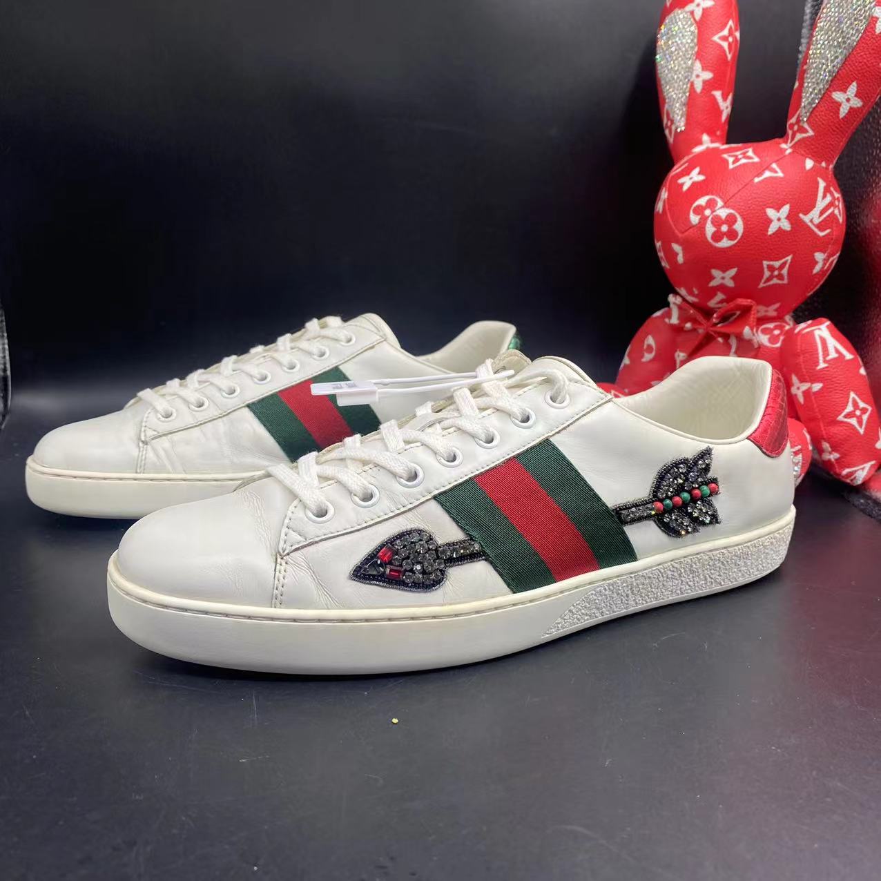 【147特惠】GUCCI古驰 经典镶砖箭头时尚板鞋白色百搭41.5欧正品