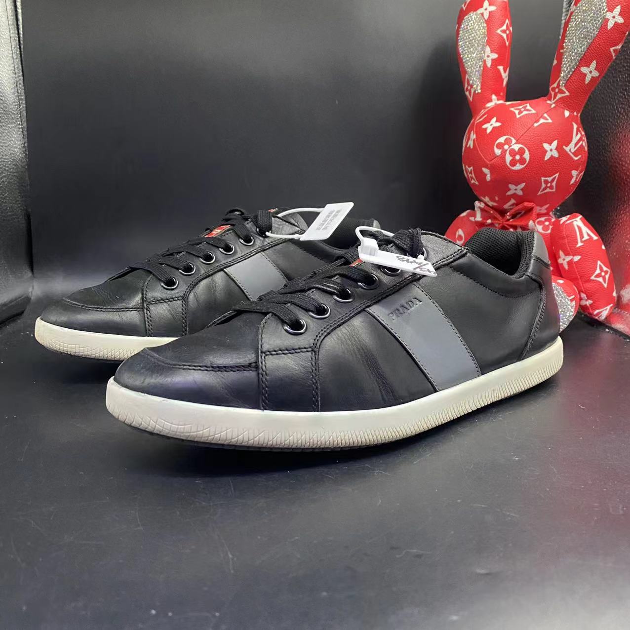 【隆星折扣】Prada/普拉达 43欧码 男士经典黑色织带设计板鞋正品