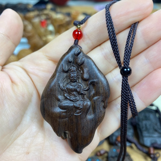天然c香木雕刻自在观音菩萨上等高档男女吊坠挂件