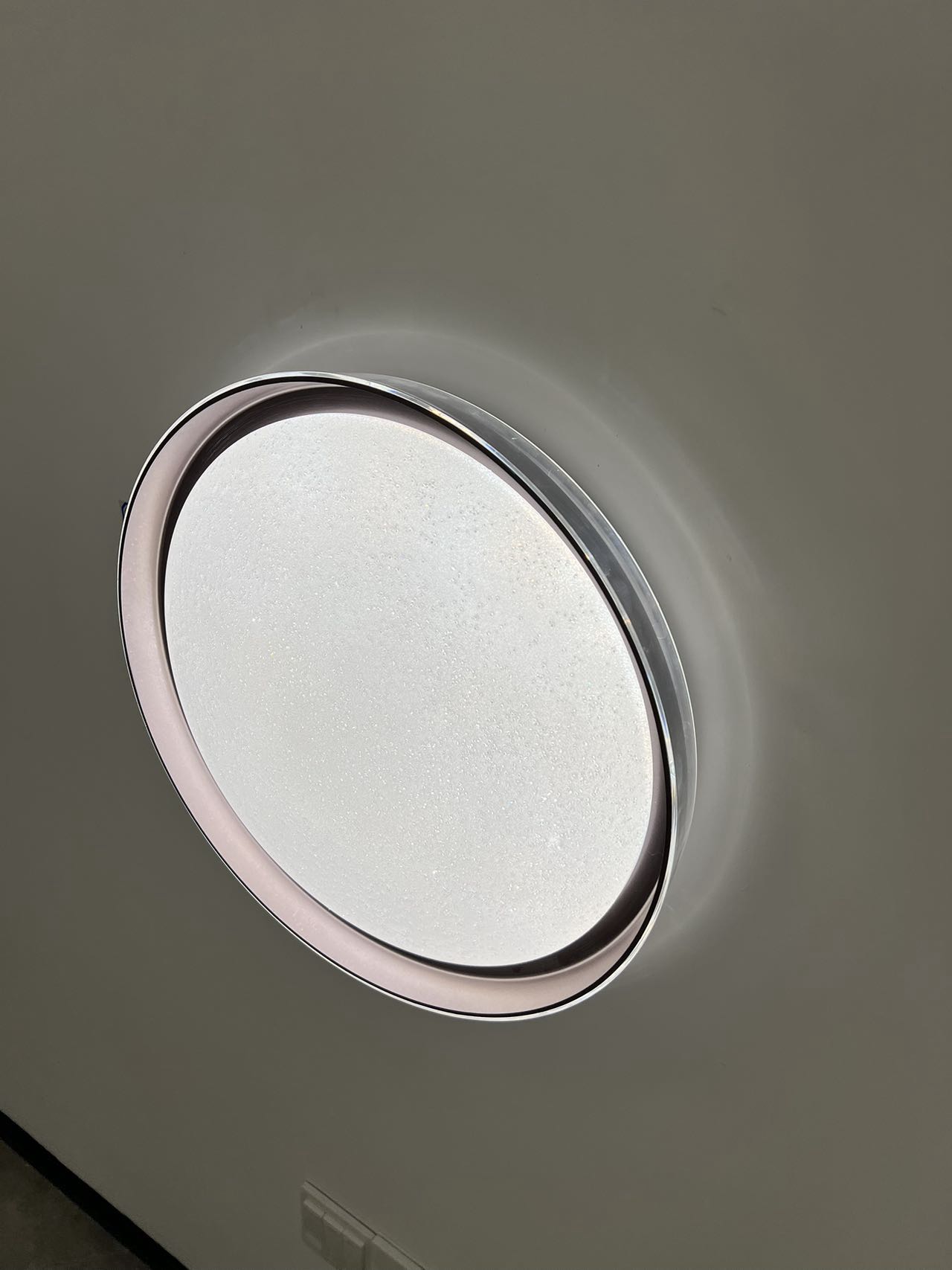 2025年新品星空款卧室灯简洁大方实用百搭款三色变光家用吸顶灯