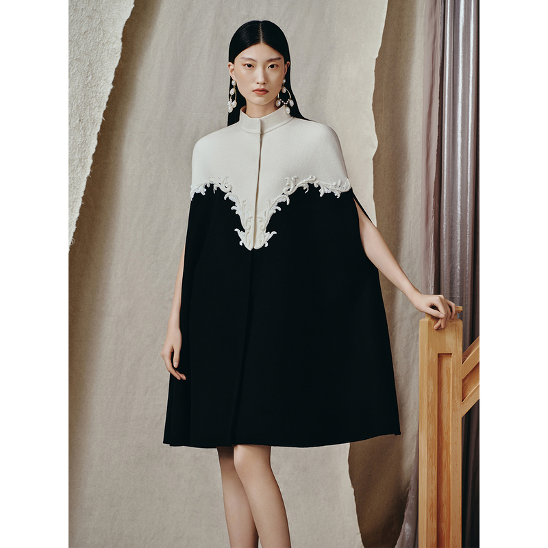 Song of Song歌中歌冬鸢尾花造型钉珠斗篷式大衣5C34580110