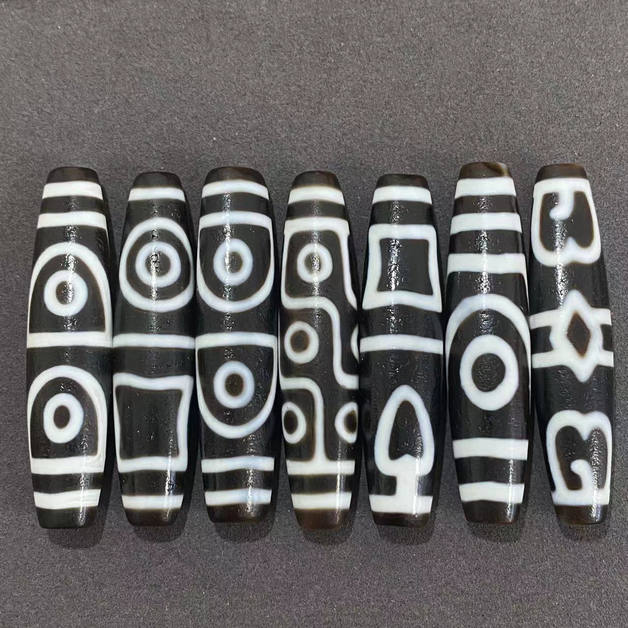 钟志明 黑白分明 光气十足 多图案 玛瑙 单颗尺寸约56.8mmx13mm