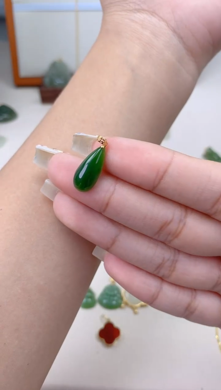 【闪购商品】和田玉吊坠(赠链)18K金镶嵌水滴