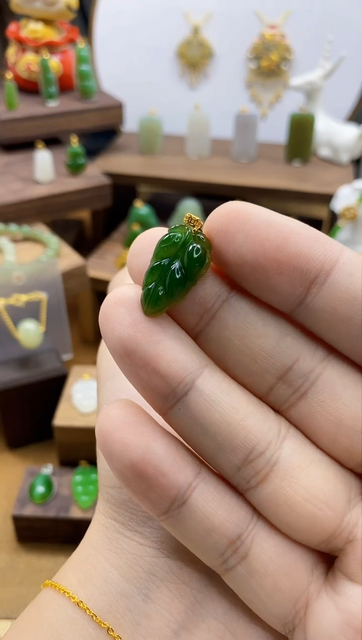 【闪购商品】和田玉吊坠(赠链)18K金镶嵌吊坠