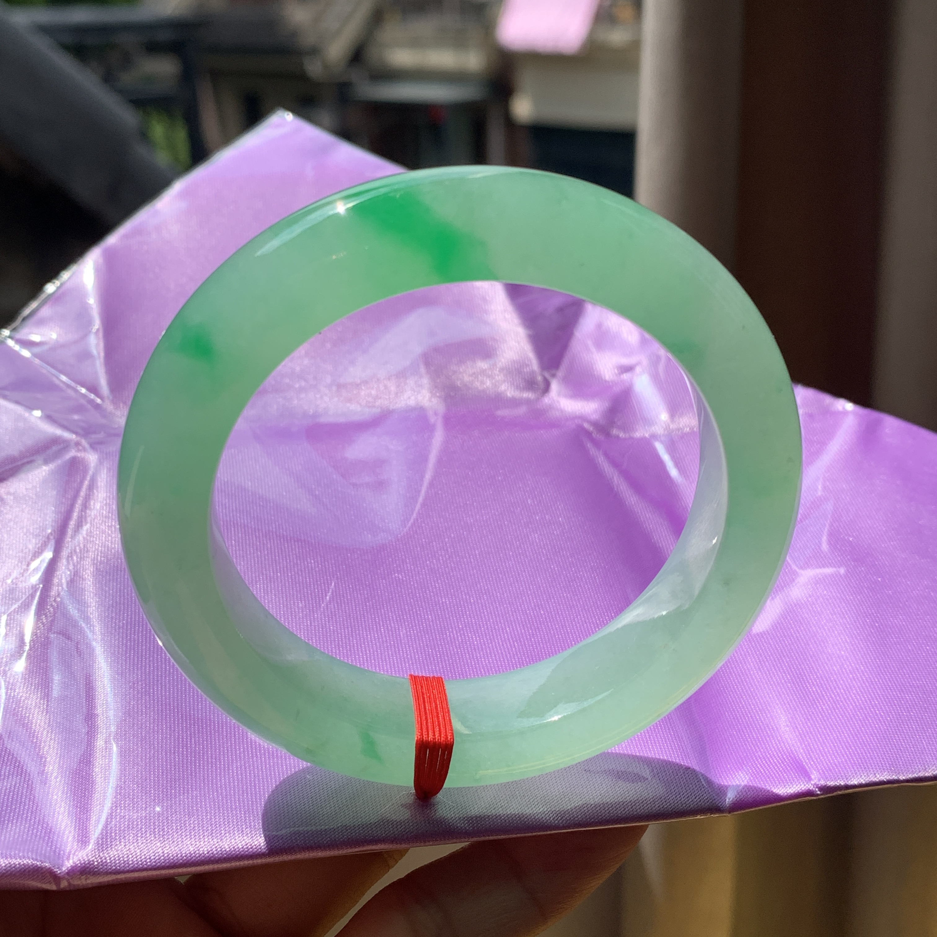 天然缅甸翡翠手镯冰种春彩圆条a货 尺寸55-56