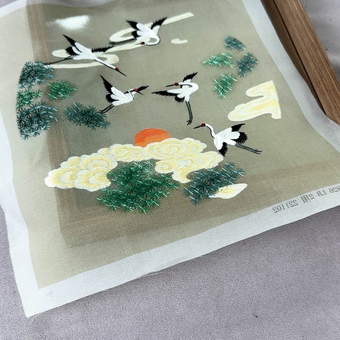【闪购商品】蚕丝织绣海***月