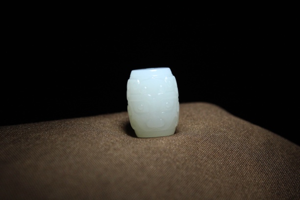 天然和田玉白玉仿古兽面桶珠配珠 尺寸：13×1672mm重量：4.7g