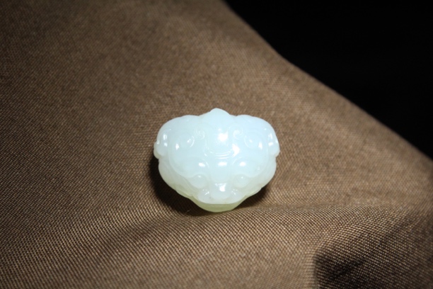 天然和田玉白玉仿古兽面背云 项链搭配尺寸20×15×11mm，重量：5.0g