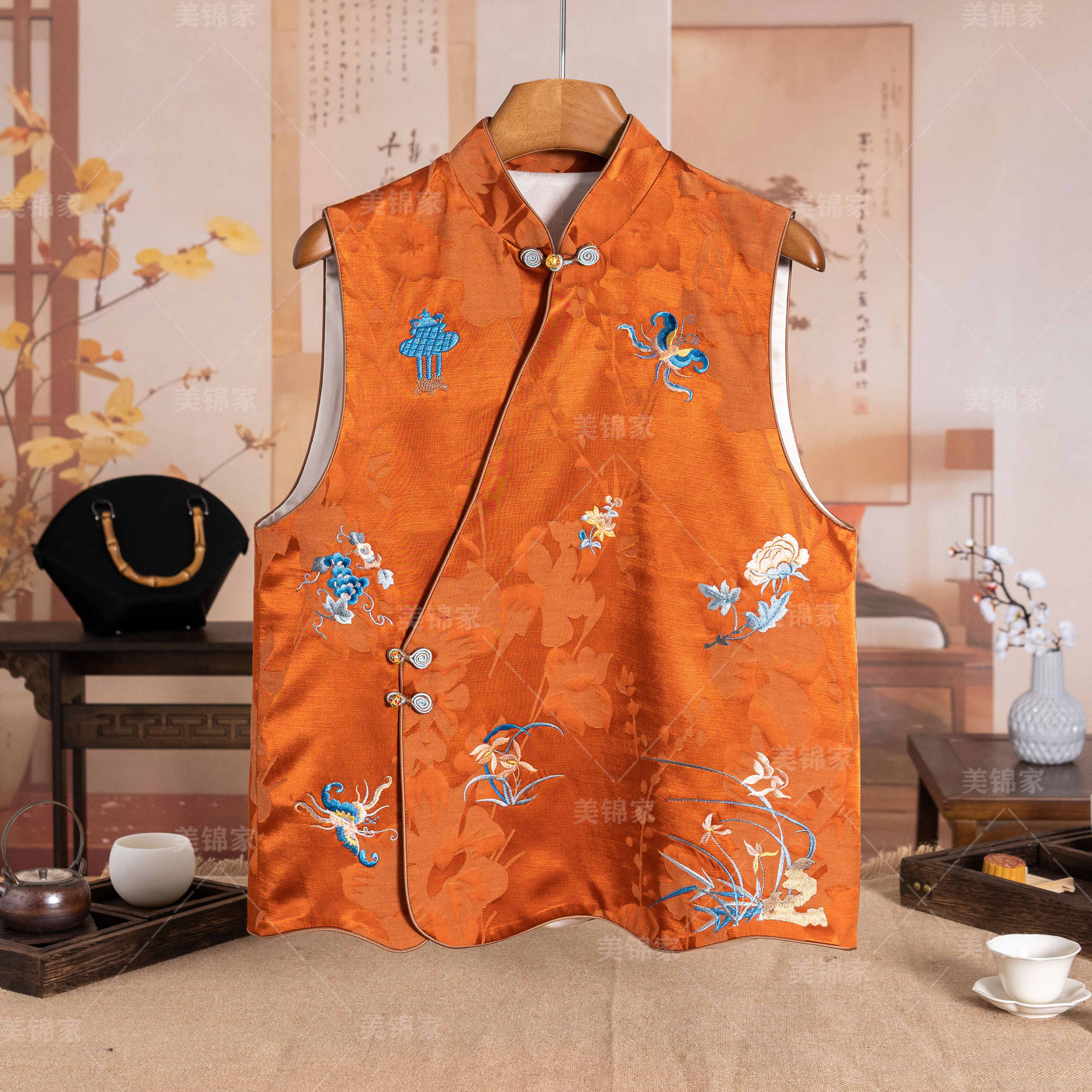 817号【美锦家】新中式国风女款刺绣立领斜襟马甲241137