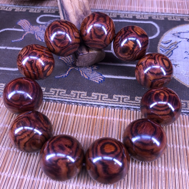 海南黄花梨紫底大黑线蜘蛛纹对眼鬼脸2.5精品大珠