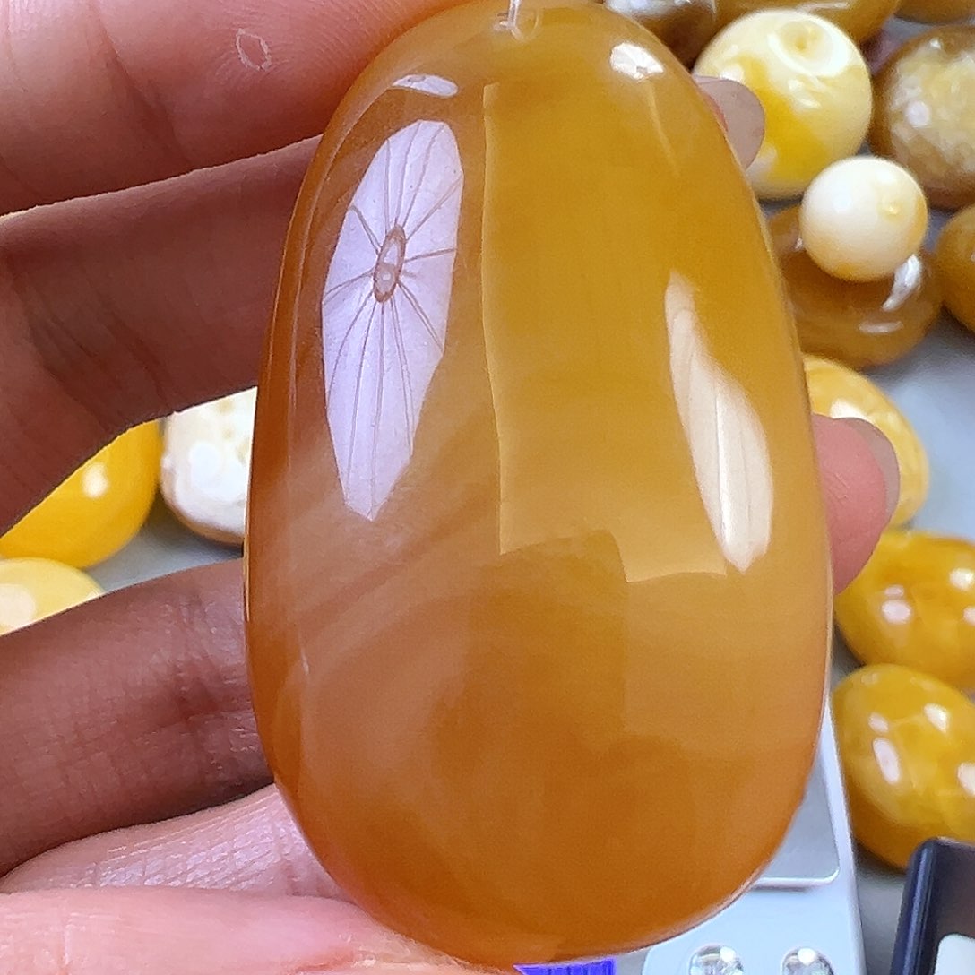 琥珀颈饰未镶嵌蜜蜡