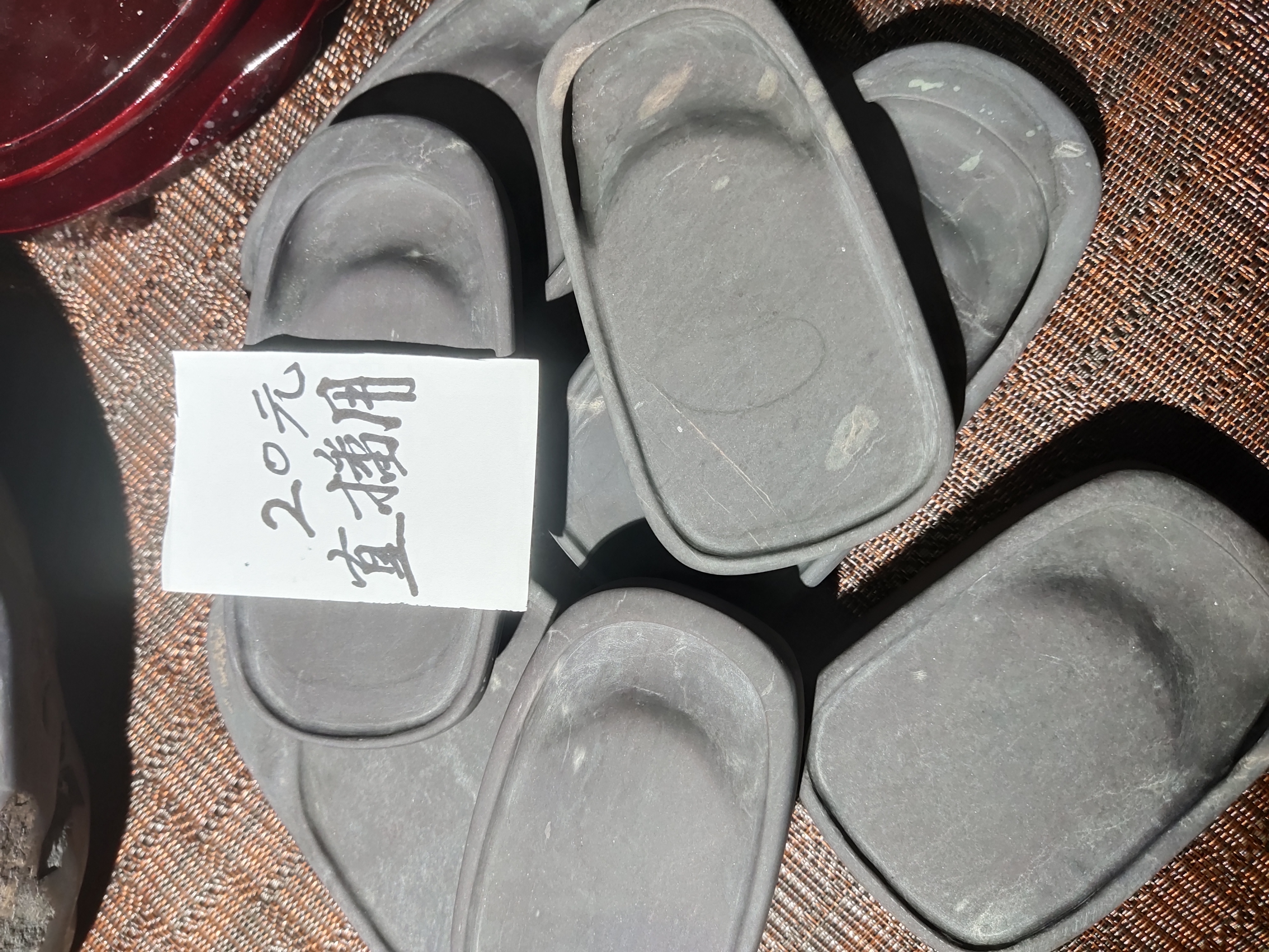 端砚，坑仔岩，蕉叶白，青花，火捺等。