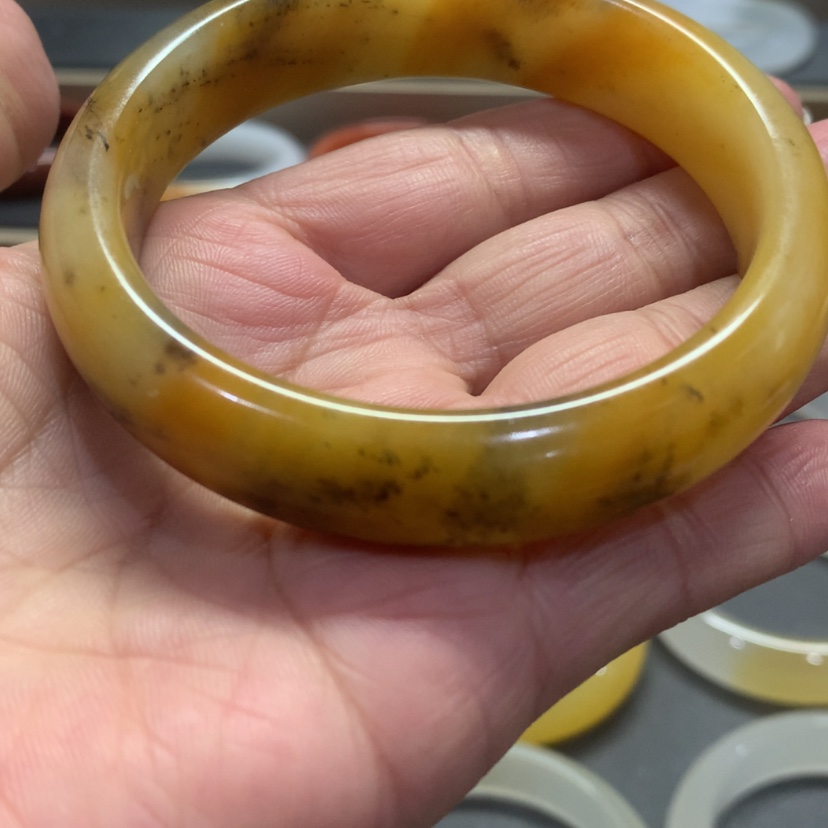 【闪购商品】石英质玉手镯未镶嵌6061