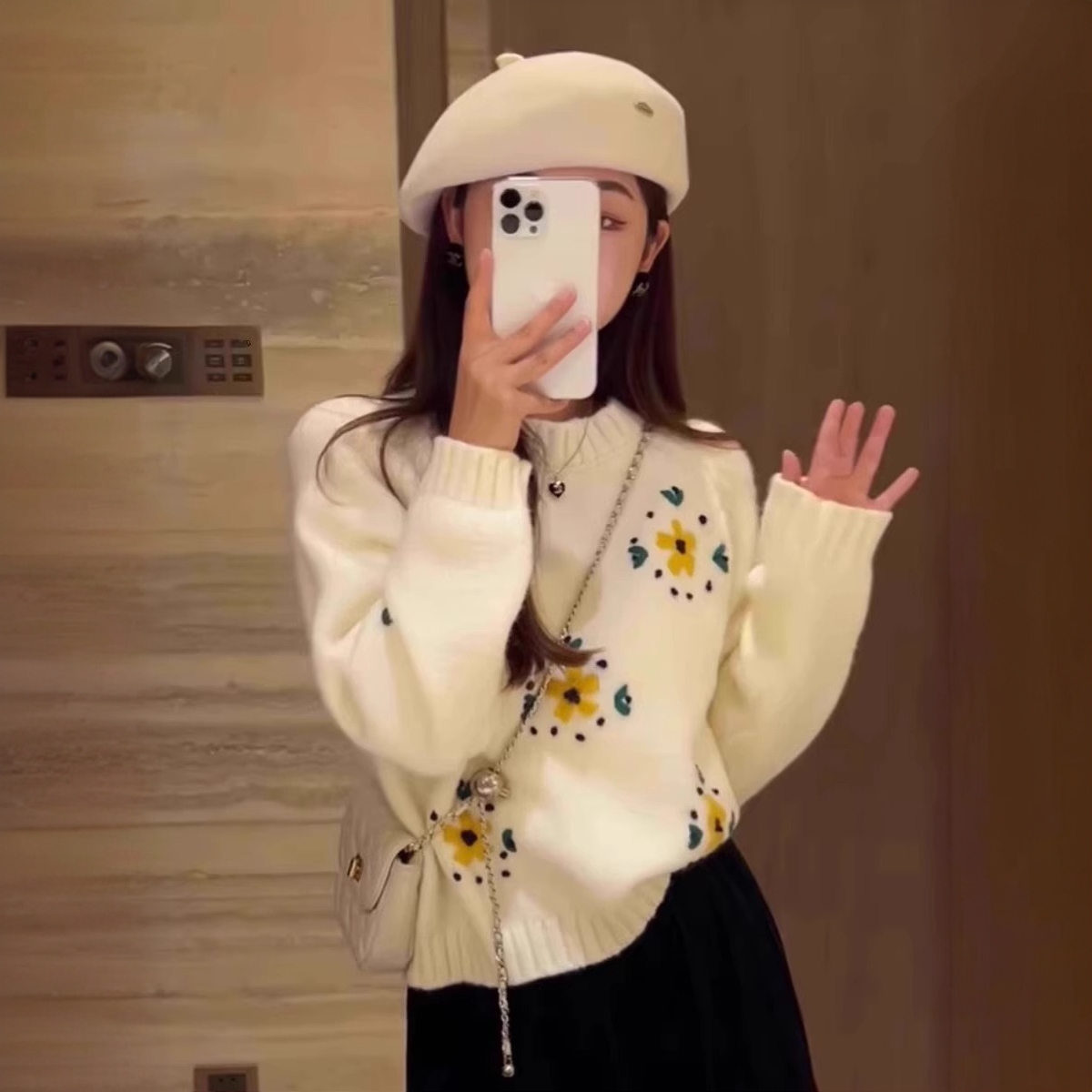 品质短款圆领毛衣女装2024年秋冬新款加厚绣花洋气针织打底衫上衣