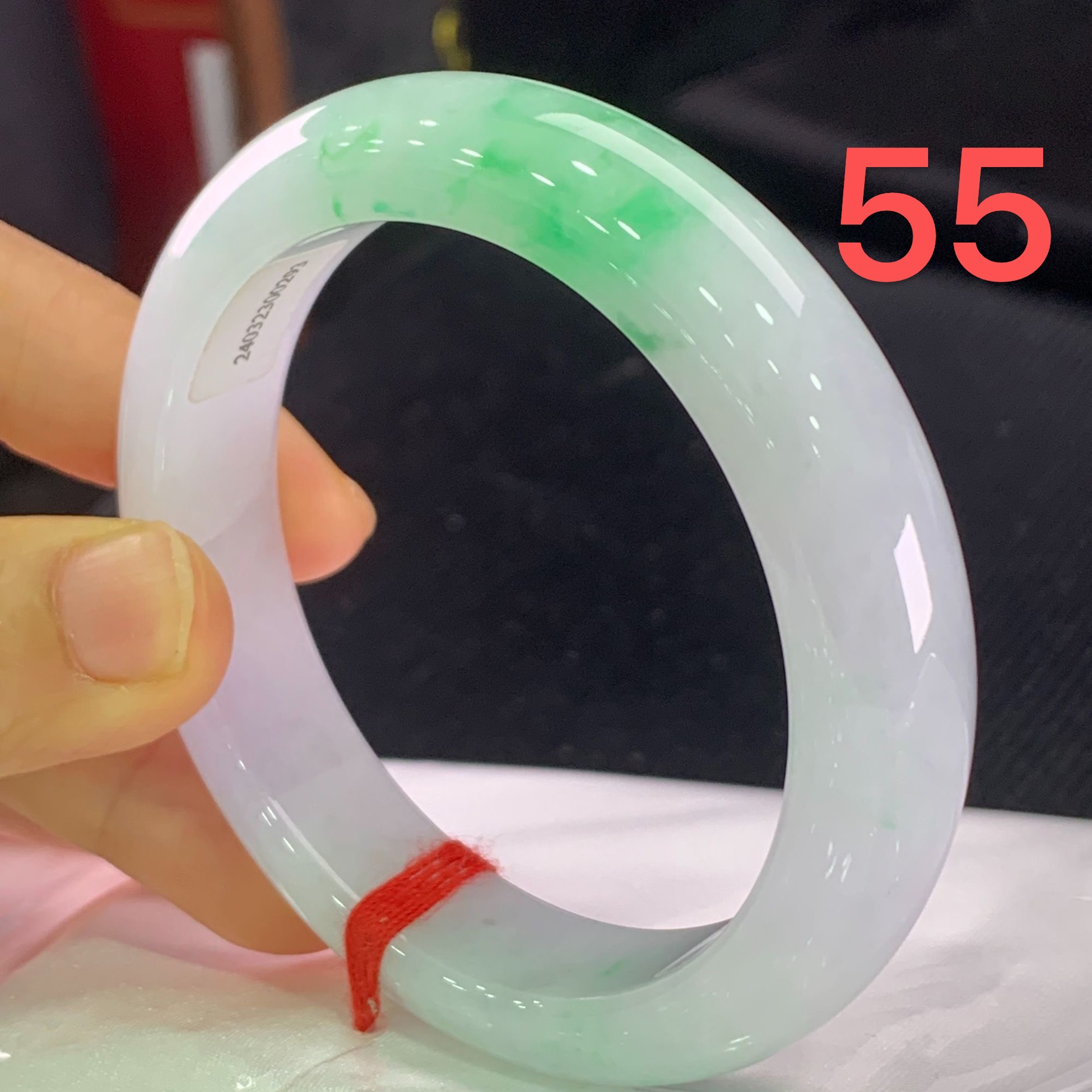 天然缅甸翡翠A货 水透带绿 完美 正圈