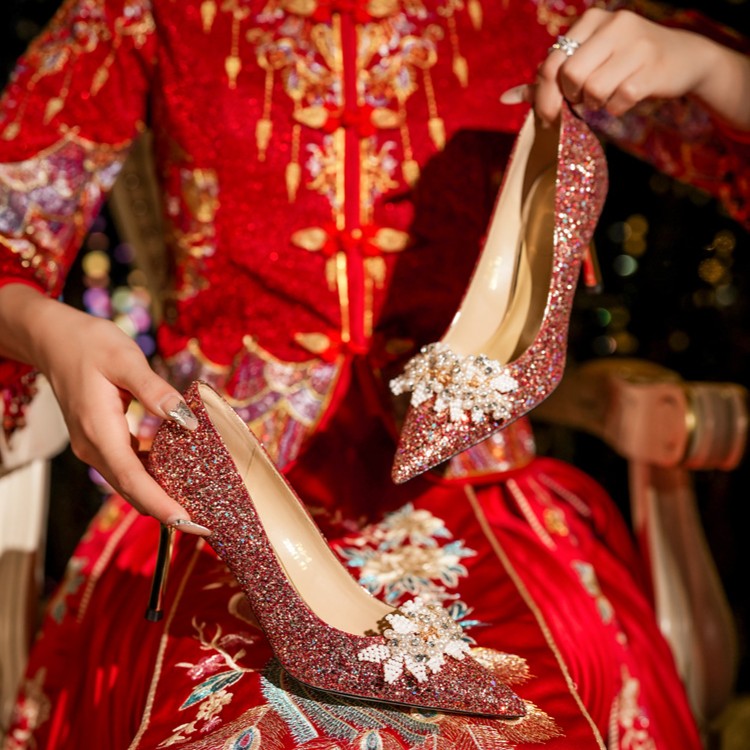 水晶婚鞋女2024新款禾秀主婚纱羊皮尖头红色高跟鞋新娘鞋结婚鞋