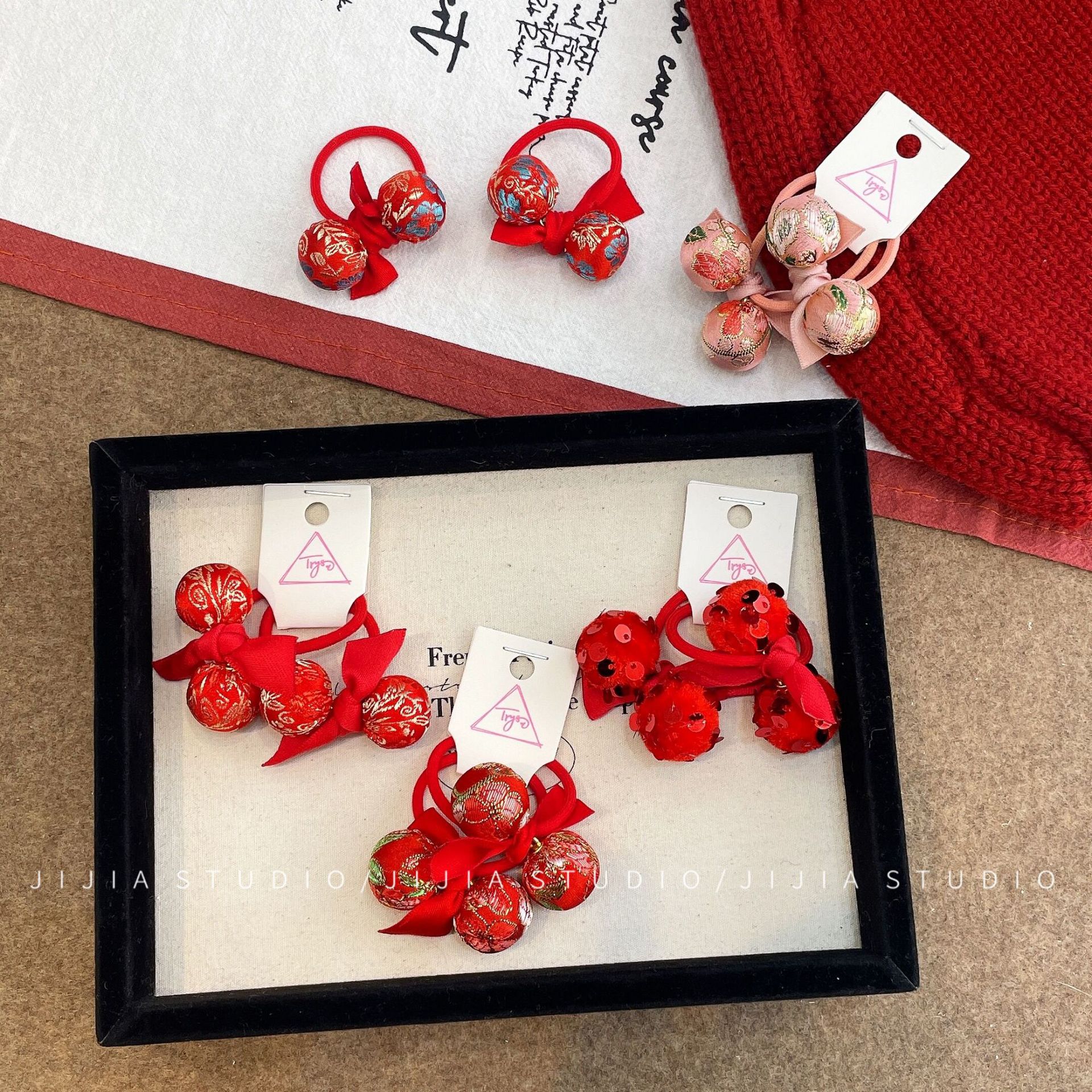 红色新年中国风缎面刺绣打结球球发绳对装儿童发圈头绳发饰