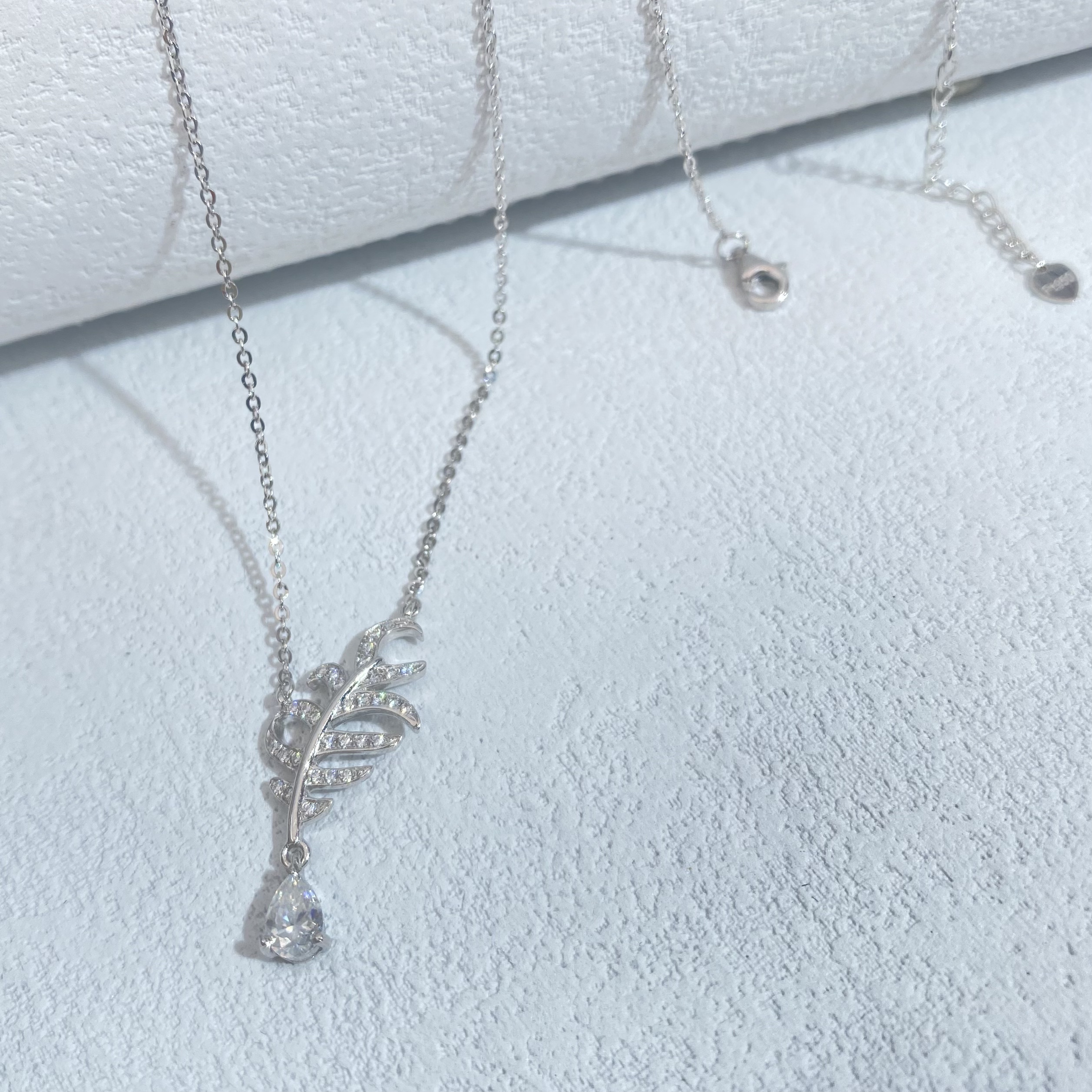 铂金PT950镶嵌莫桑羽毛套链时尚百搭气质轻奢小众