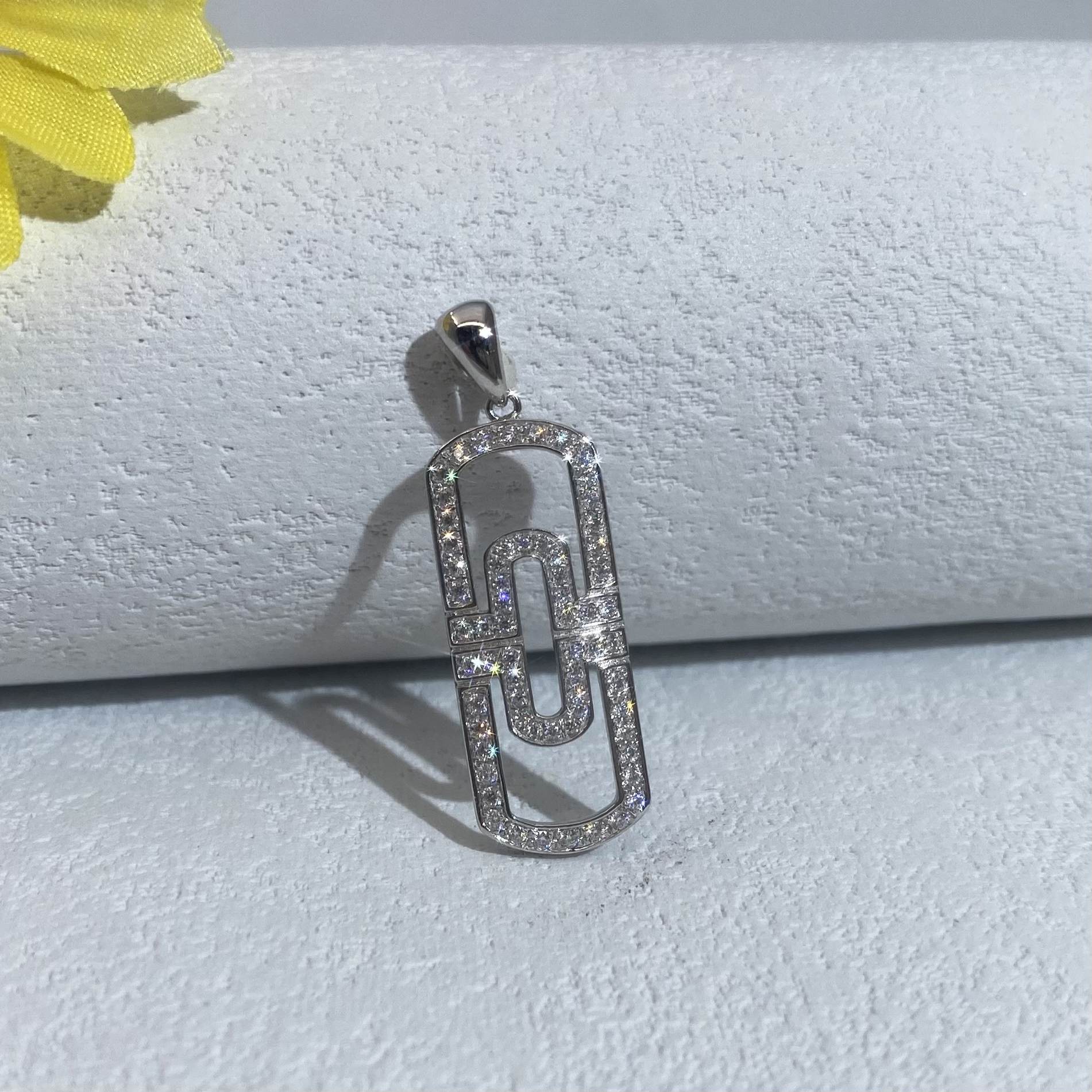 铂金PT950镶嵌莫桑回形针吊坠时尚百搭轻奢