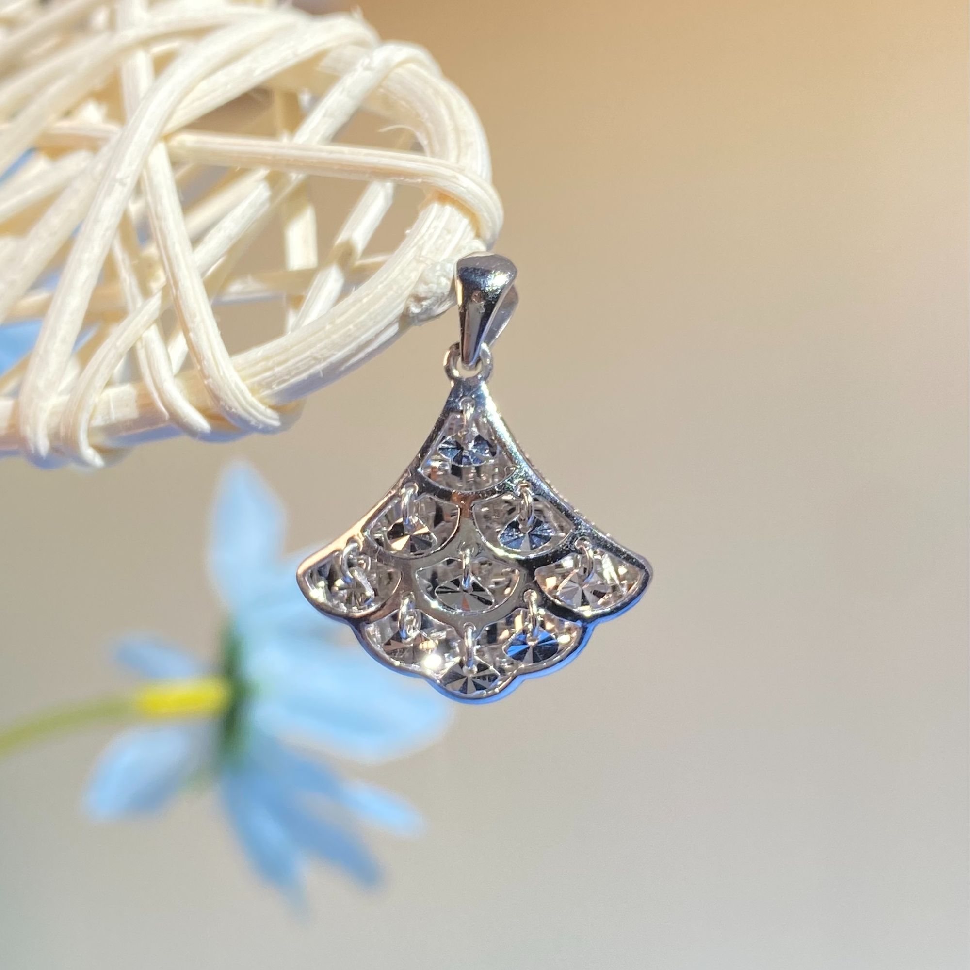 铂金PT950灵动小裙子吊坠时尚百搭气质