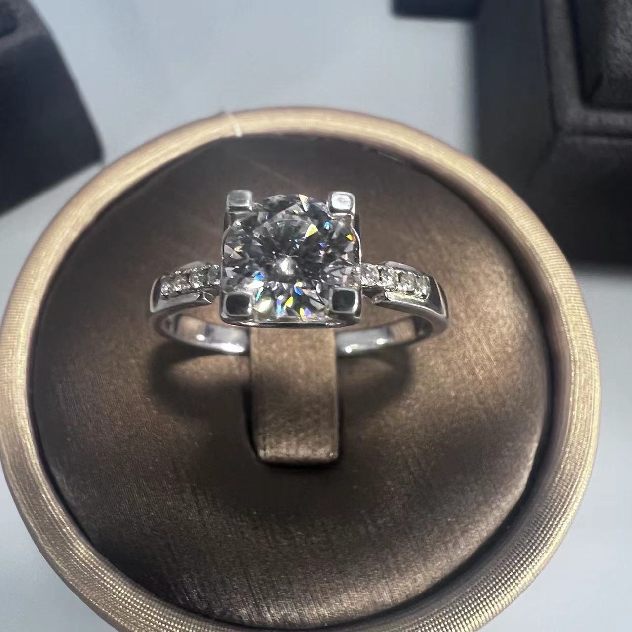 南非18A u婚戒 牛头小蛮腰1克拉天花板戒指.S