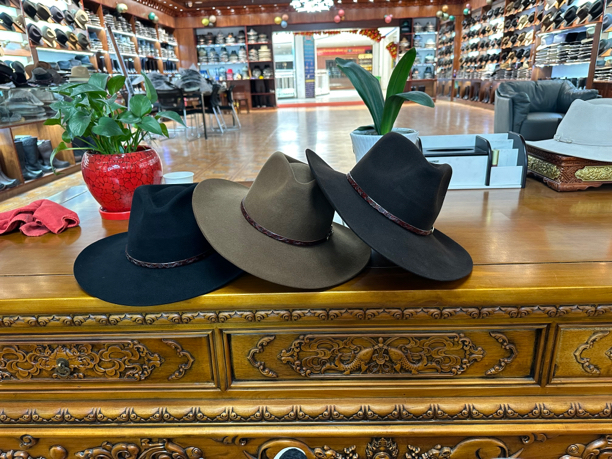 岗坚巴新版男女同款过年必备款礼帽