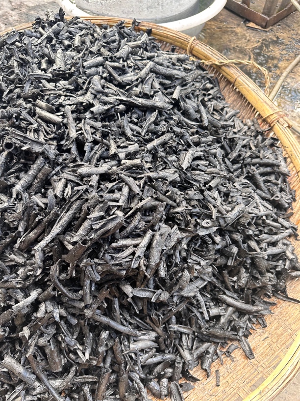 精品兰花专用「竹炭」营养肥可以给兰花供应生长需要的磷钾肥