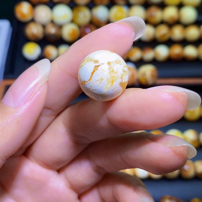 【闪购商品】琥珀裸石未镶嵌煤****?
