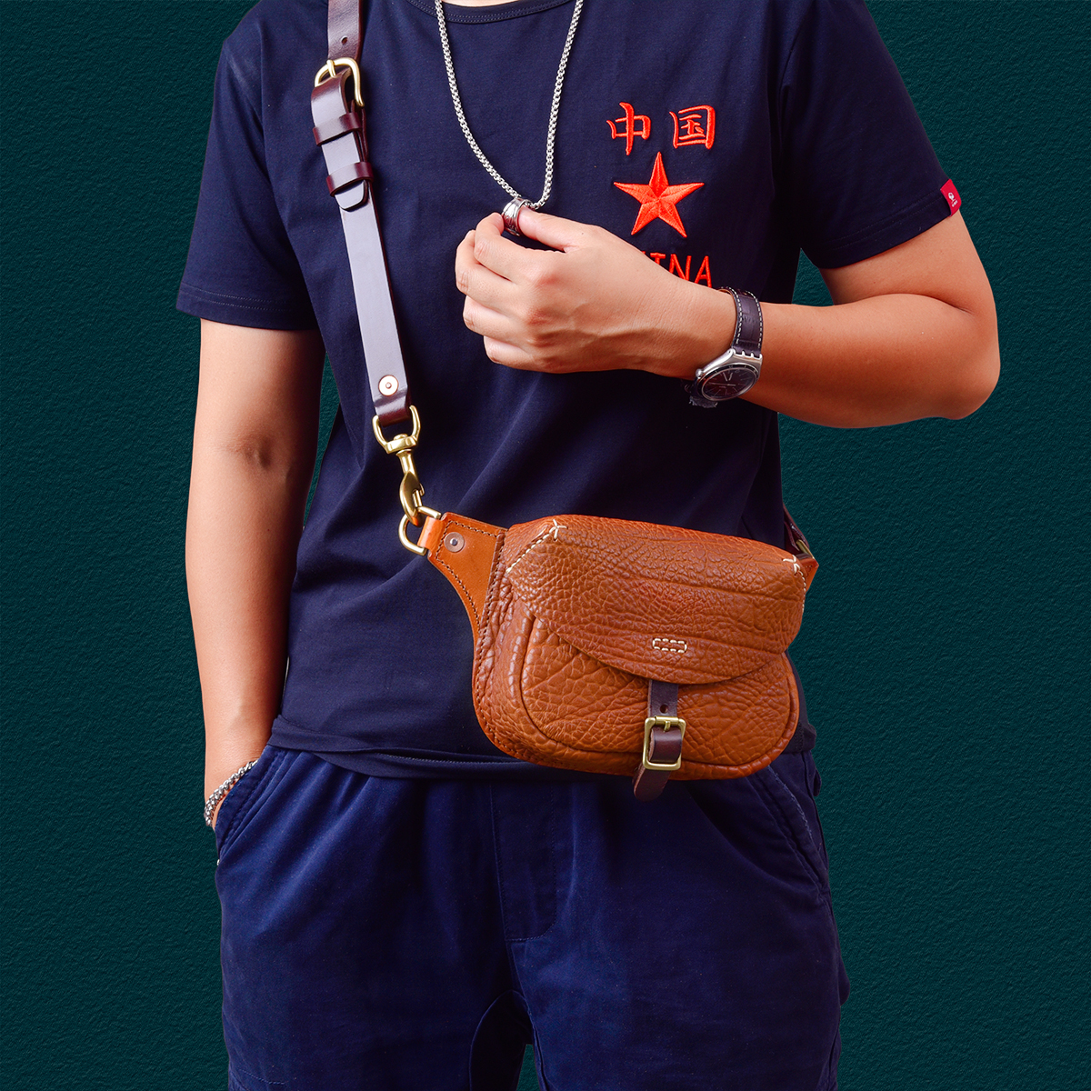 二十四街复古手工厚牛皮牛颈纹真皮胸包潮流树膏皮无里布斜挎小包