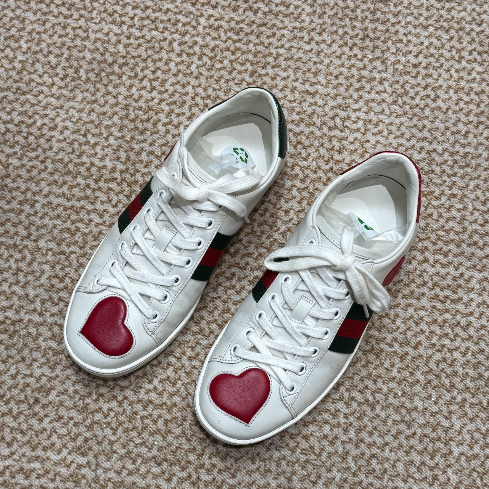 GUCCI/古驰经典 爱心 小白鞋 36码/2519