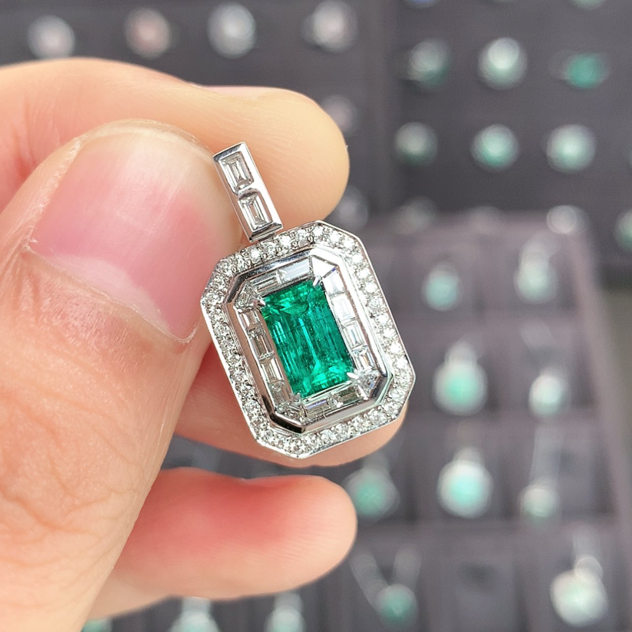 【闪购商品】祖母绿吊坠(不含链)18K金镶嵌