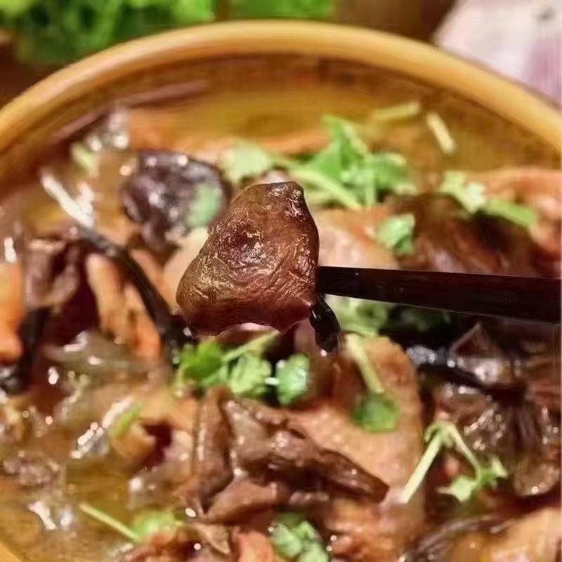 长白山本地特产榛蘑，炖鸡炒肉