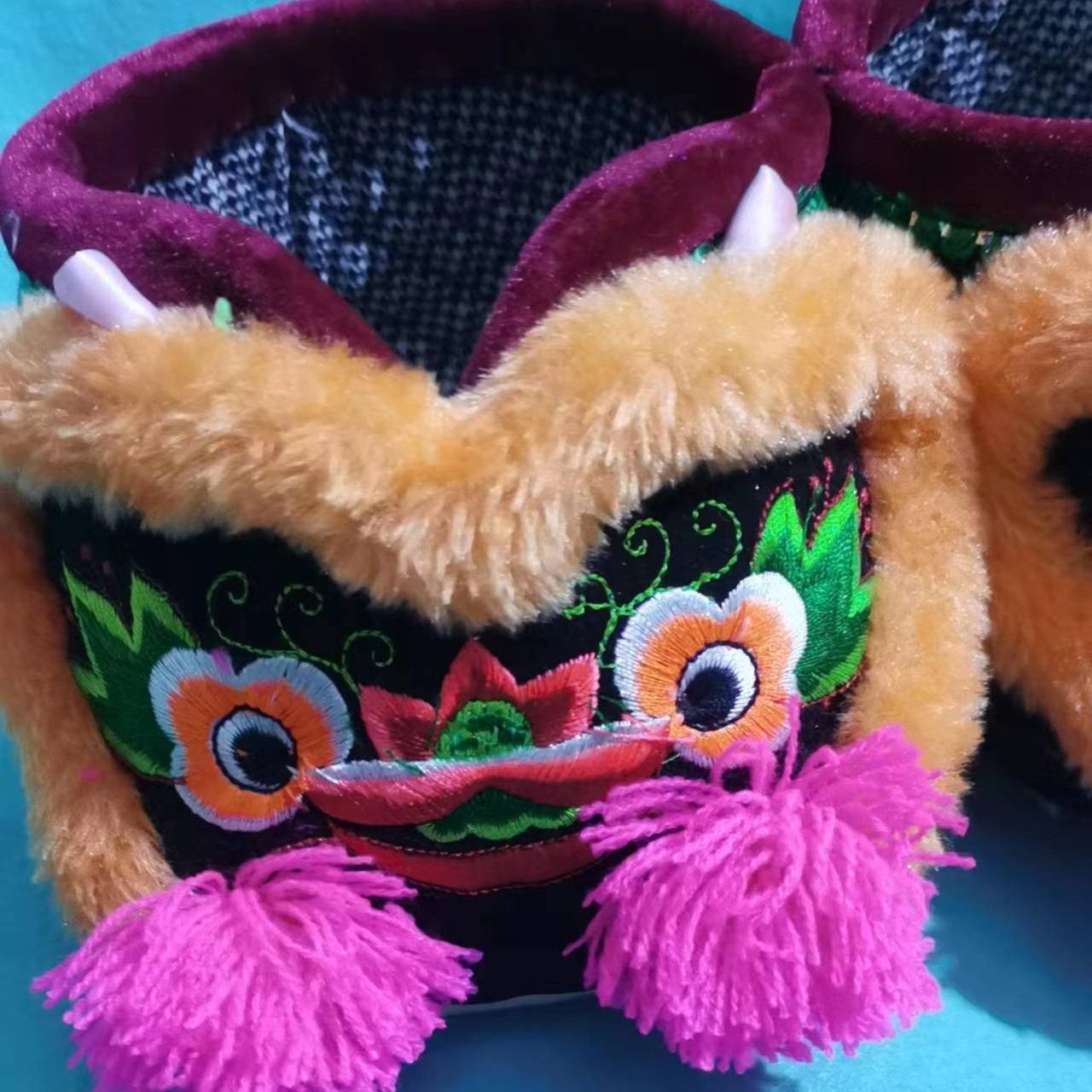 卢氏虎头图案冬季婴幼儿手工鞋