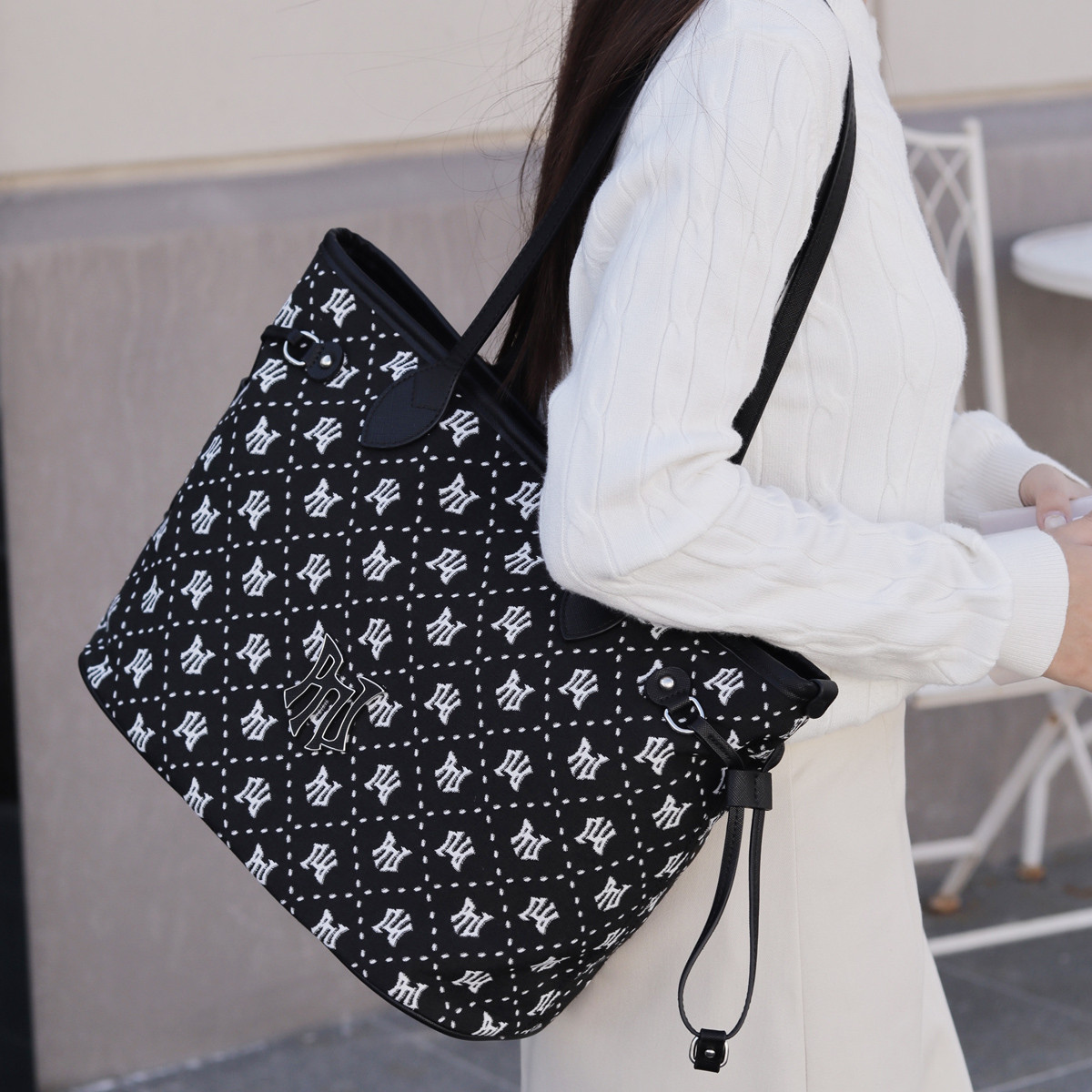 pnj新款单肩包逛街休闲印花时尚满印手提包托特包大包BJ