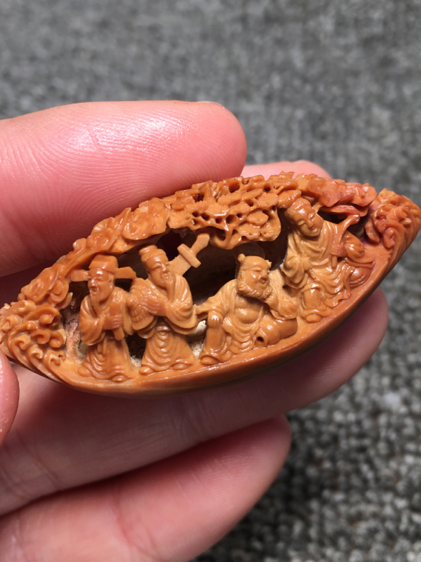 核雕八仙过海。尺寸2．2X4．9