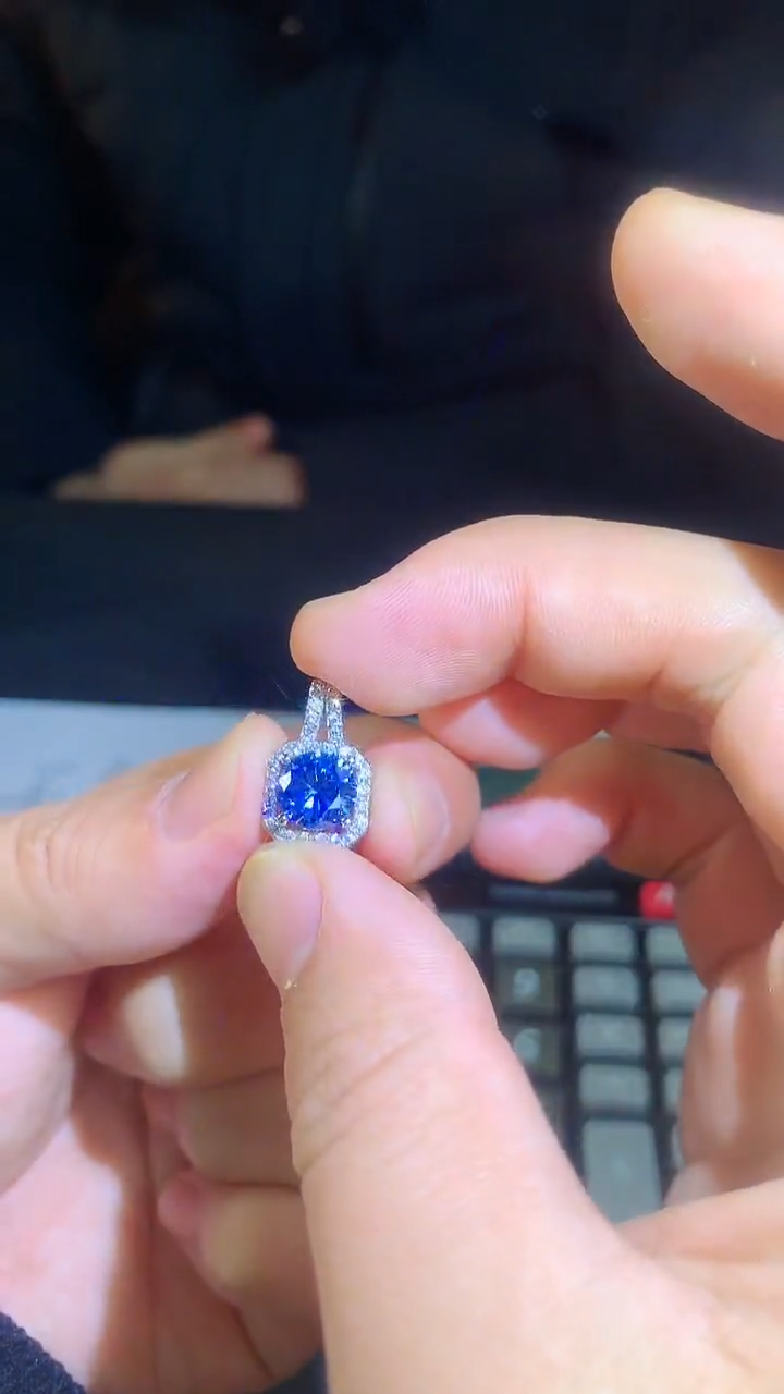 【闪购商品】克什米尔蓝宝坠A101