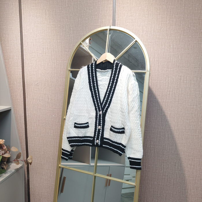 AD853孕妇白色毛衣开衫90-130