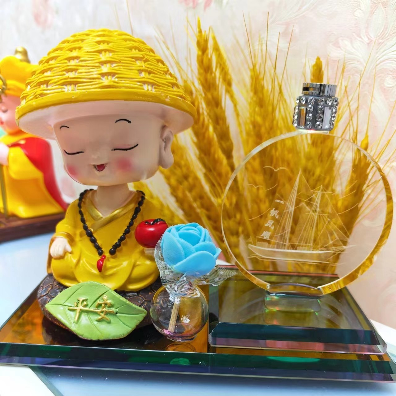 【平安小沙弥 十二生肖】汽车用品创意桌面摆件车载香水摇头小和尚
