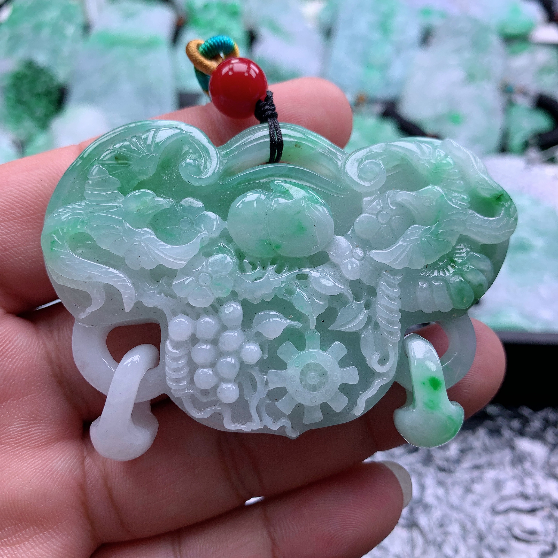 天然A货翡翠喜上眉梢锁牌吊坠挂件48.7-72.6-11.8