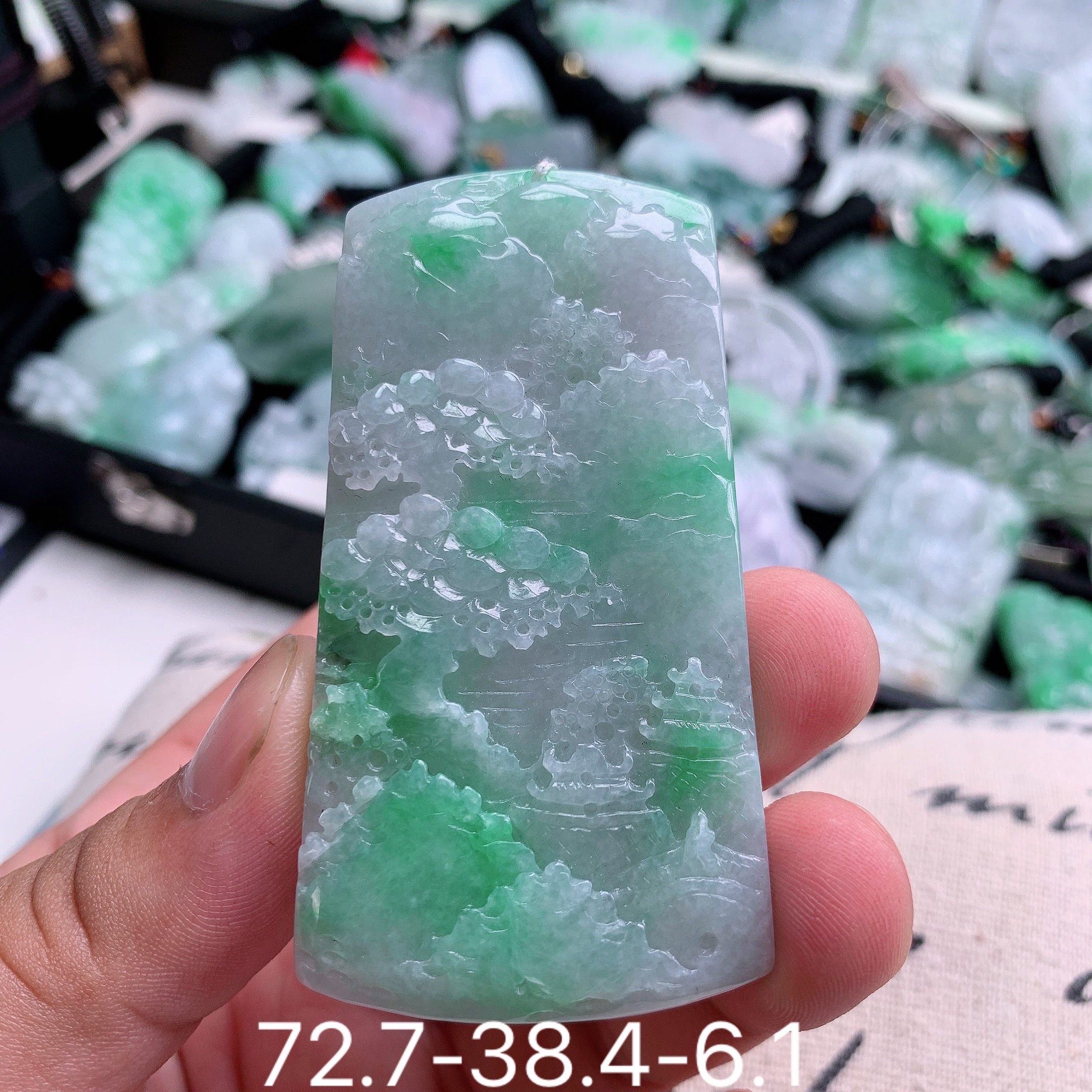 天然A货翡翠山水吊坠挂件