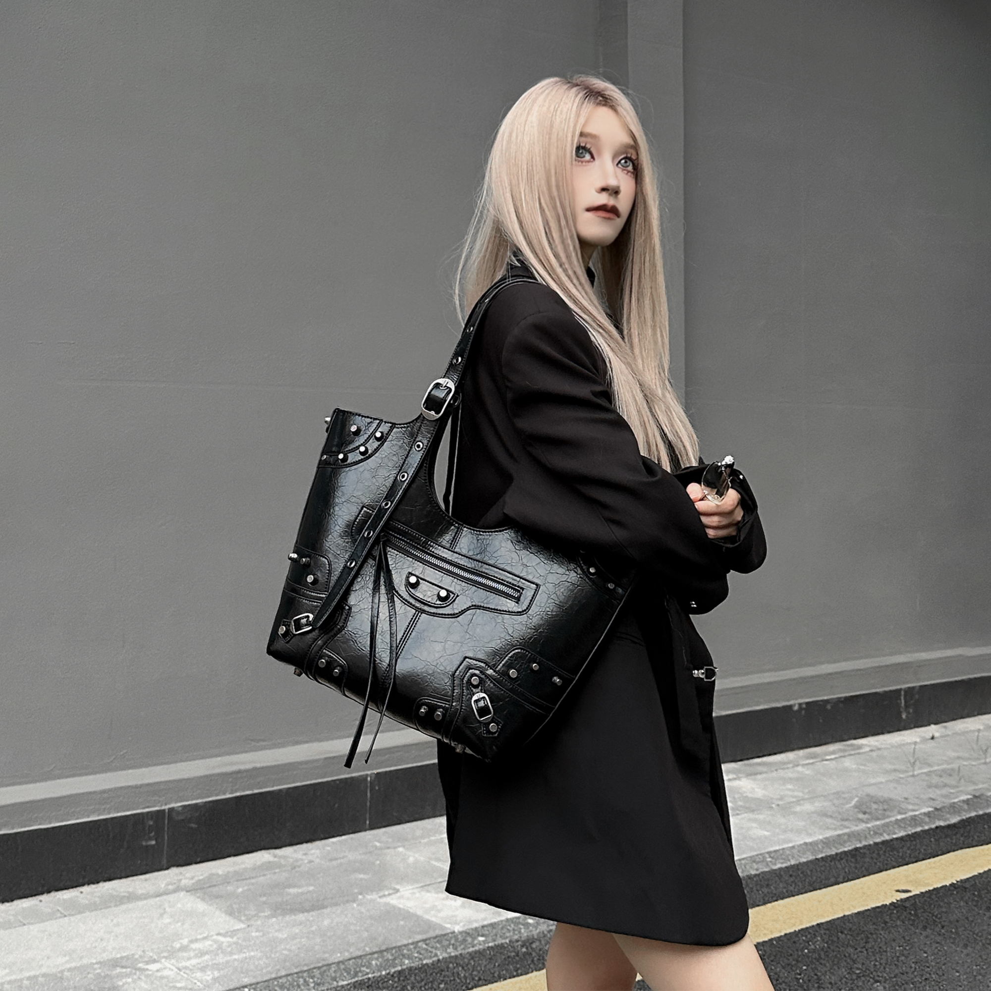 黑色铆钉菜篮子包高级感重工单肩包复古大容量欧美风包包女