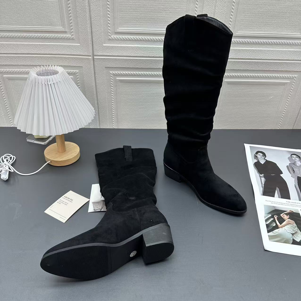 2024冬季新款百搭保暖防滑时尚粗跟马丁靴 2360-2