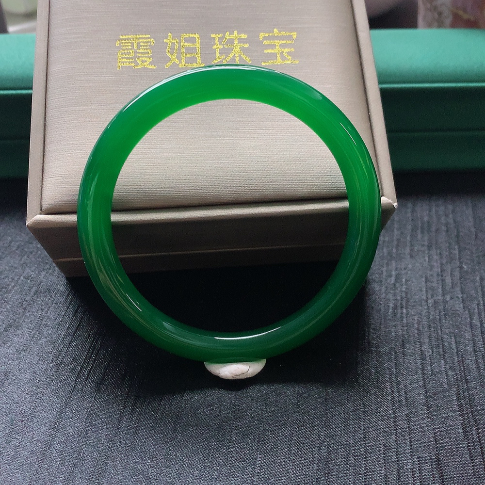 「霞姐珠宝」天然绿玉髓圆条手镯52-65号拍下备注